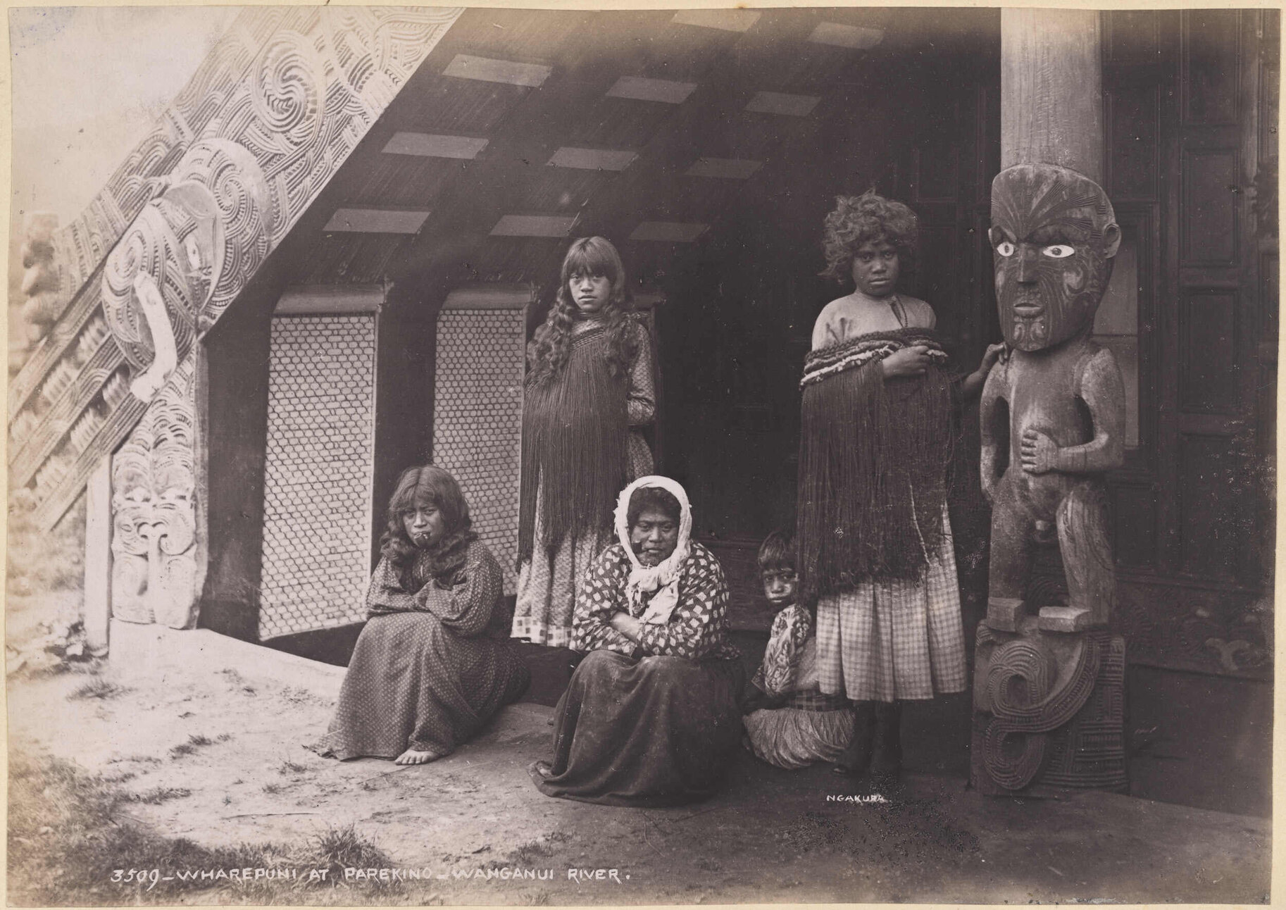 Wharepuni at Parekino, Wanganui River