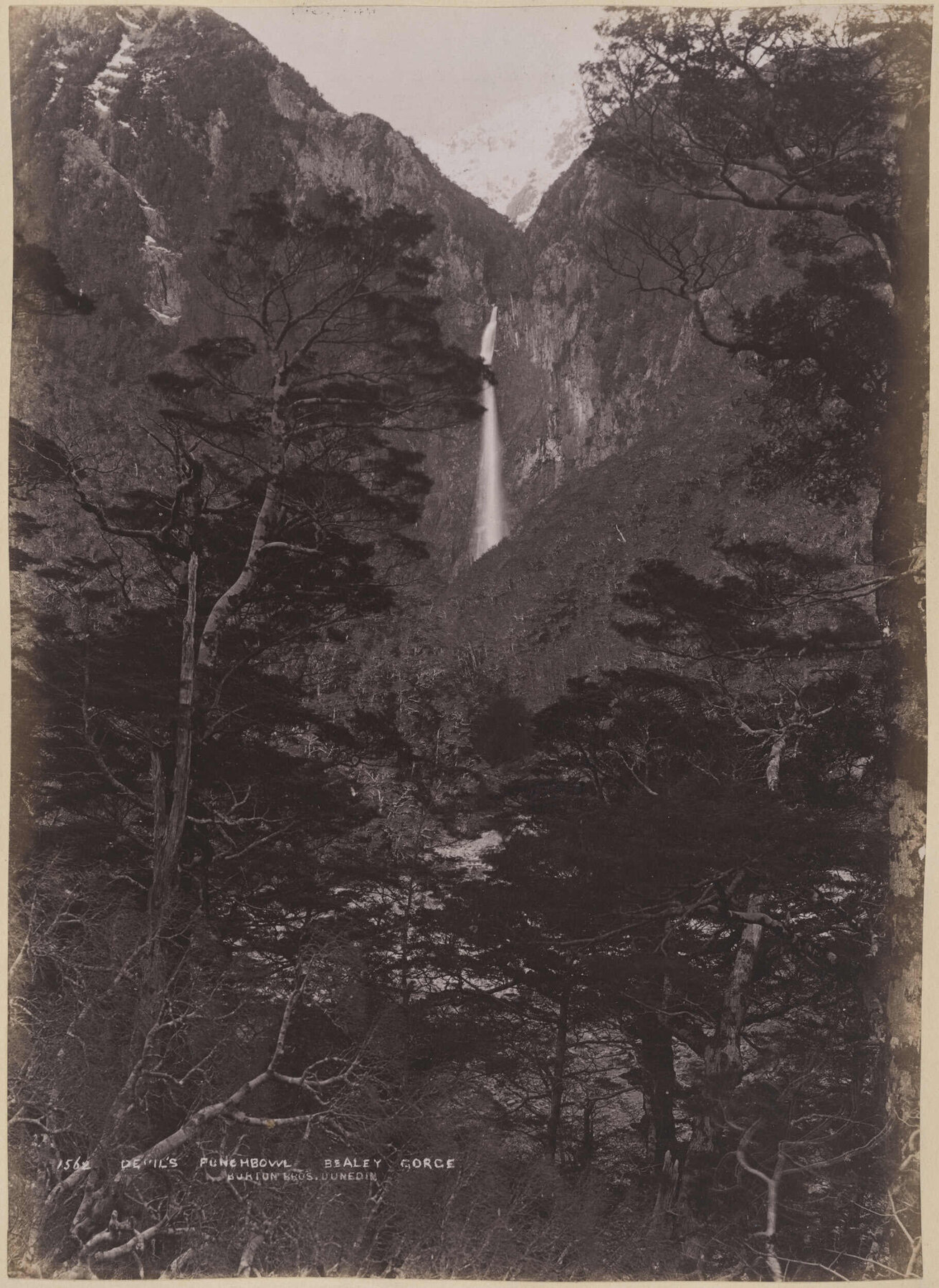Devil's Punch Bowl, Bealey Gorge