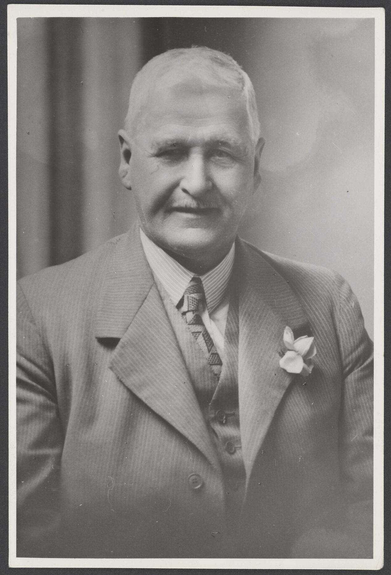 Dr William H. Newlands