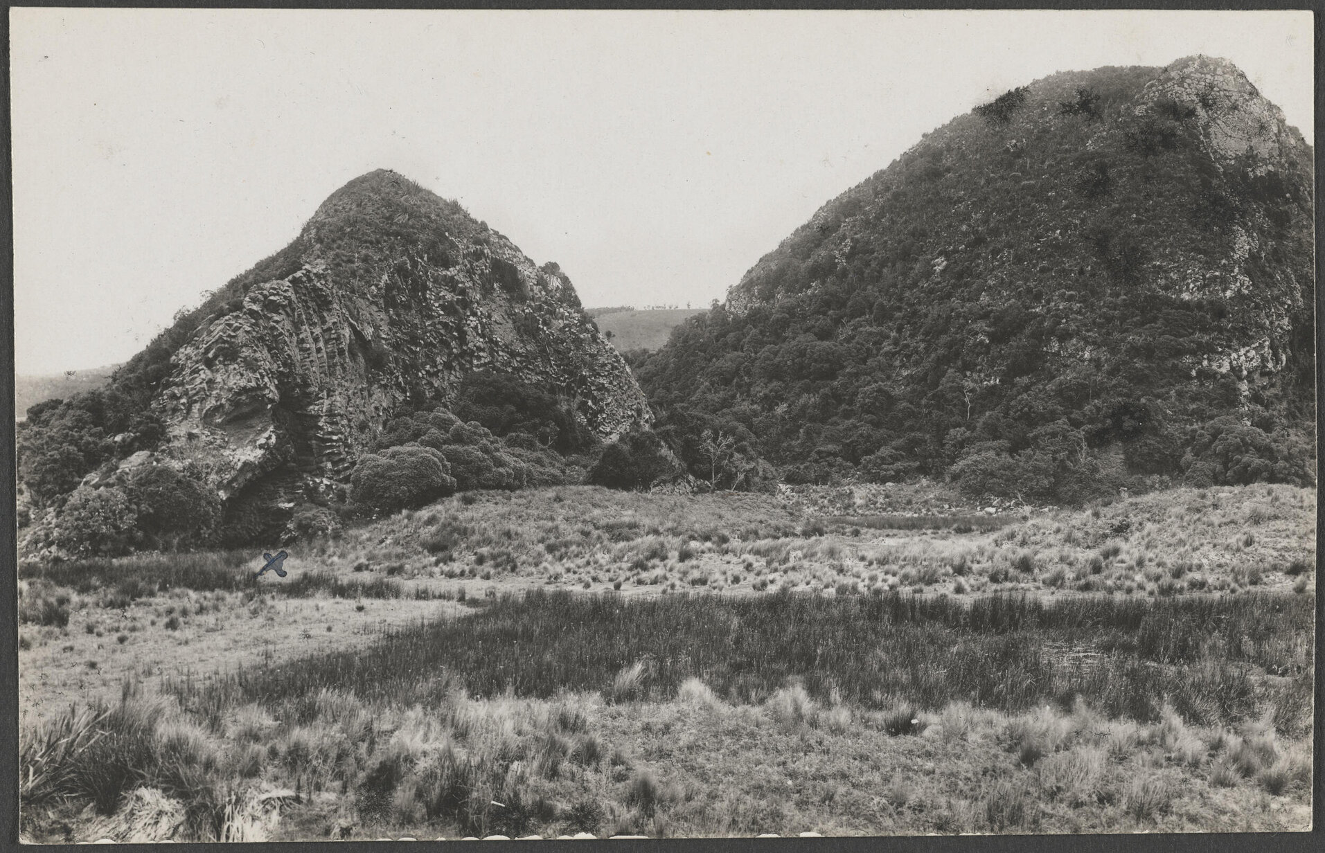 Entrance to cave in Little Pyramid, Kapuketereti Flat