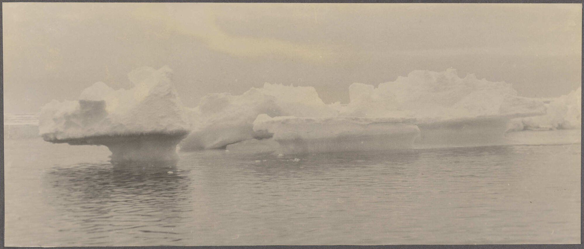 Ice floes and ocean