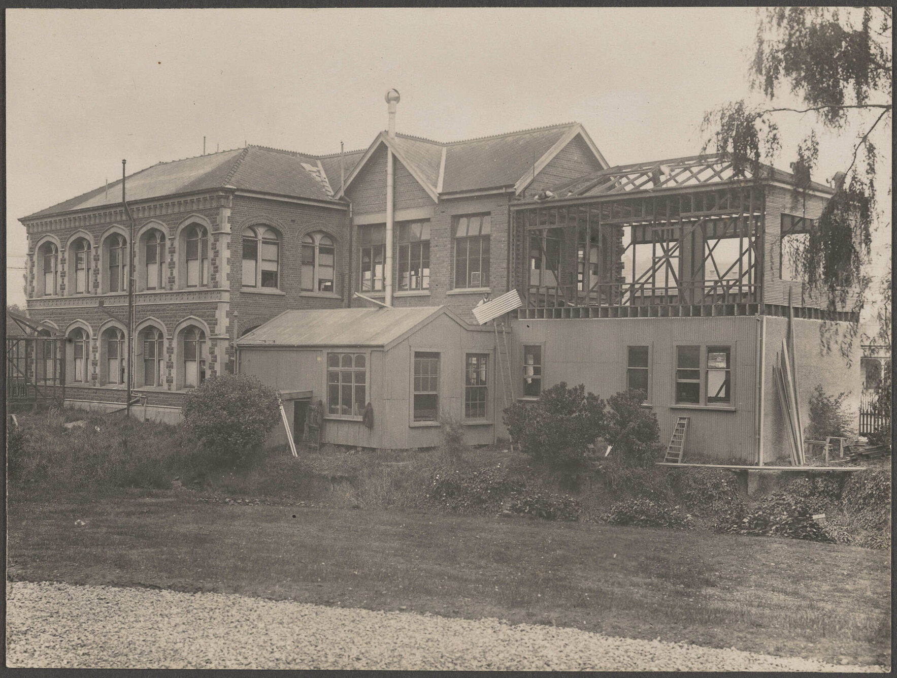 Dental School extention under construction