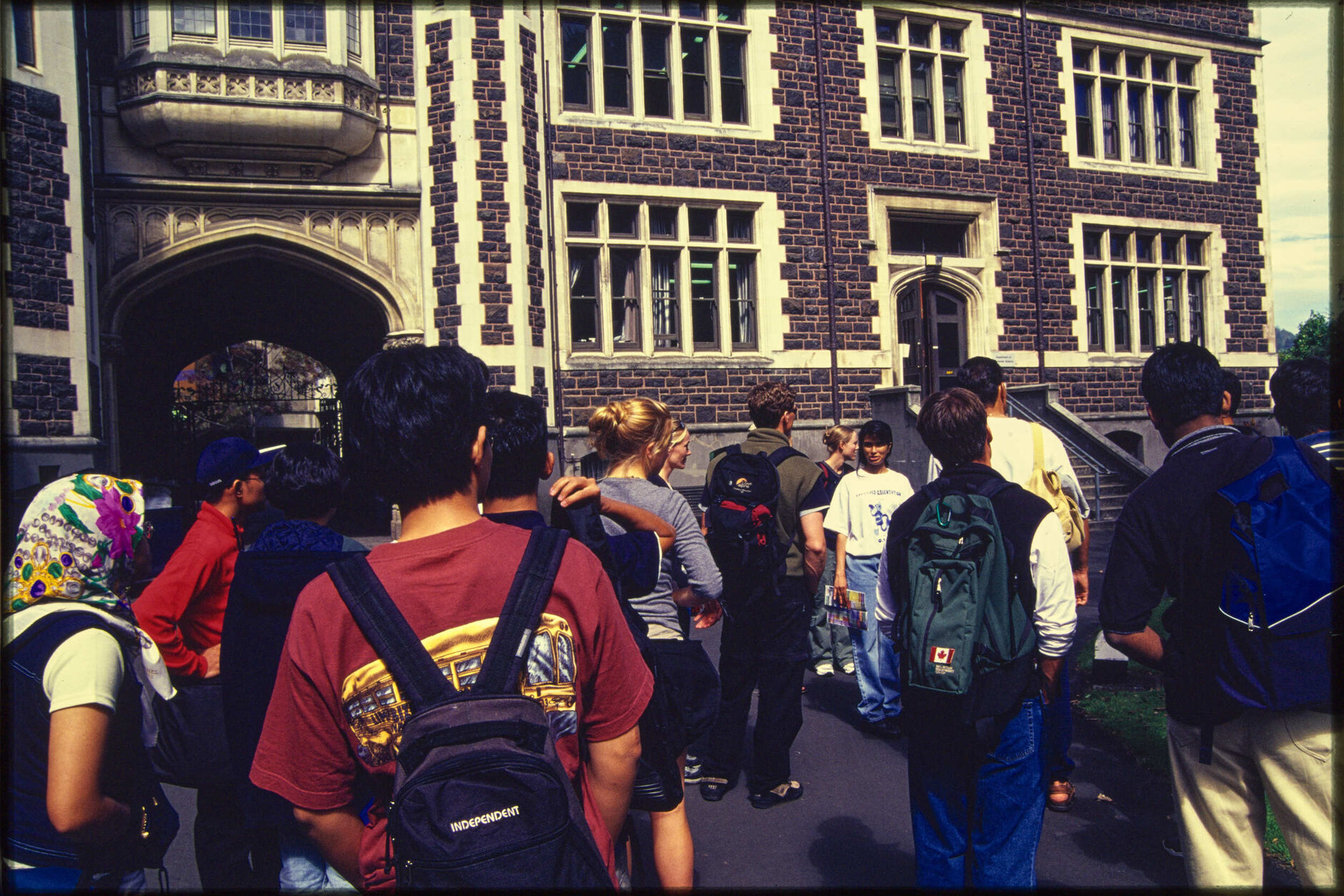Students in front of Archway Building