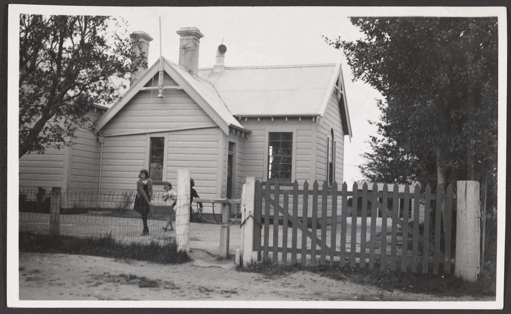 Lovells Flat School