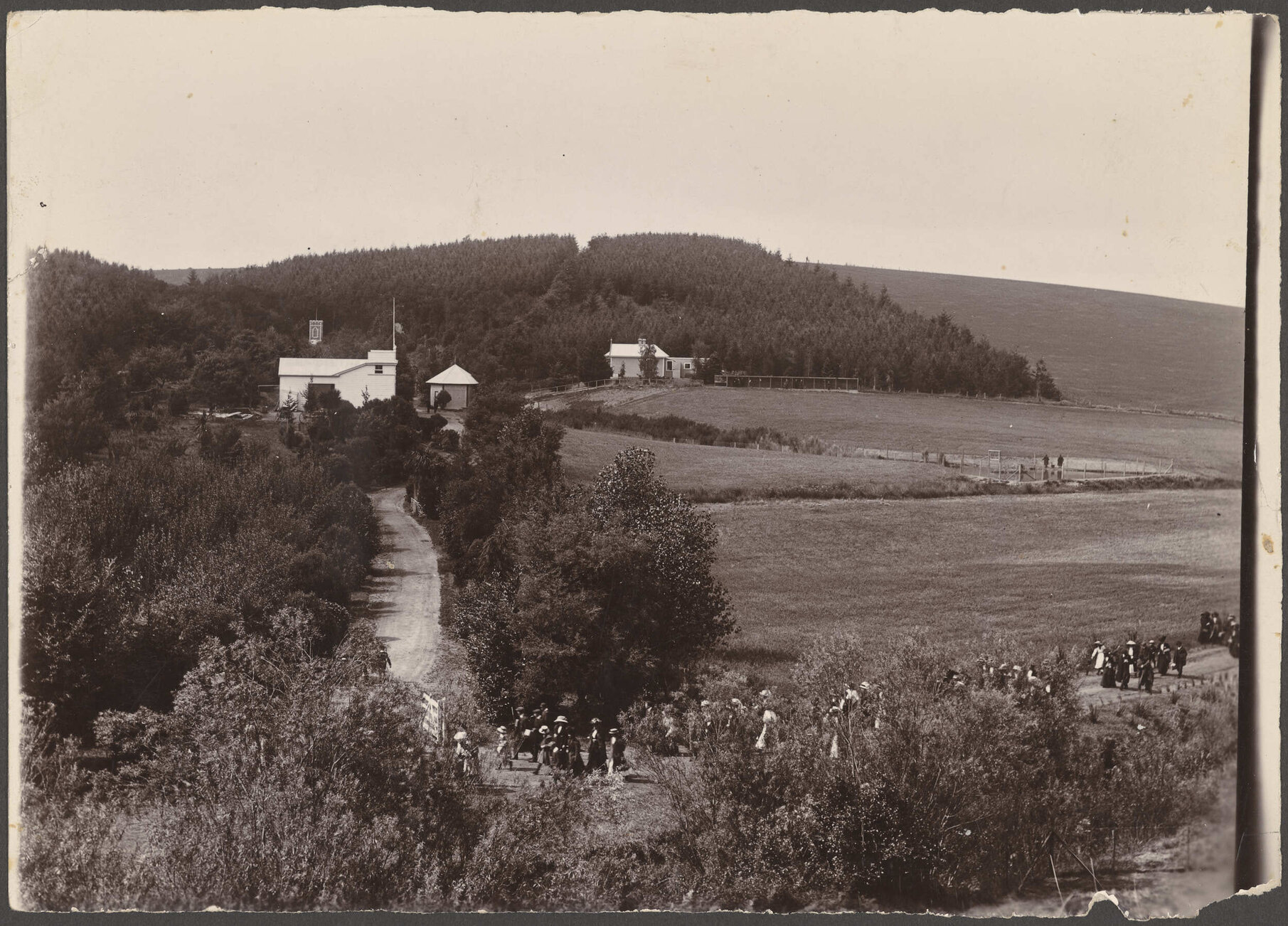 Scenery and people at Wairongoa Springs