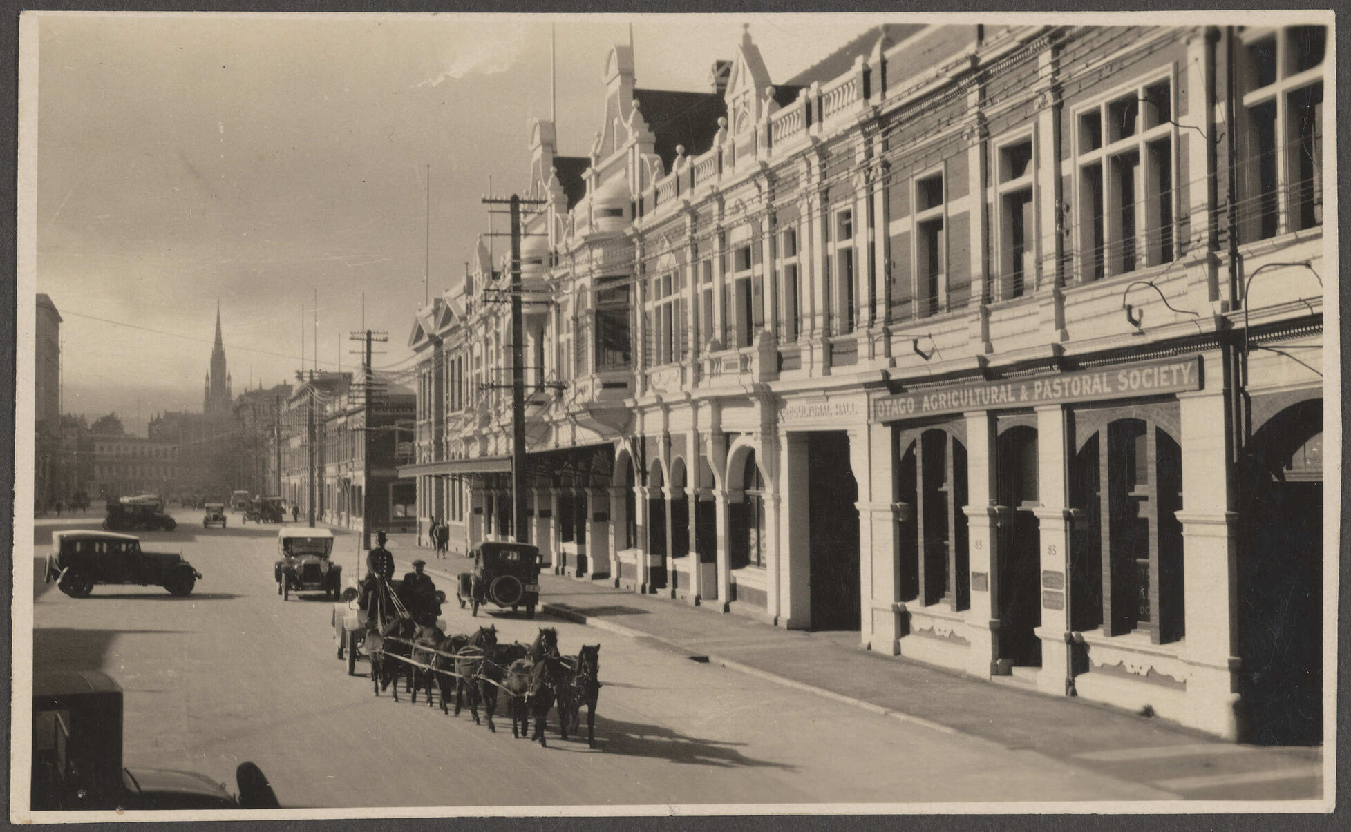 Thomsons pony team in front of the Agricultural Hall, Crawford Street