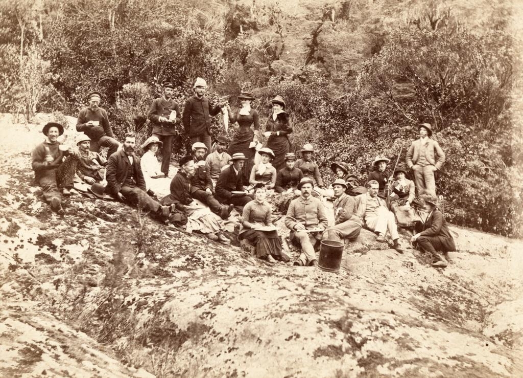 Picnic group, West Coast Sounds