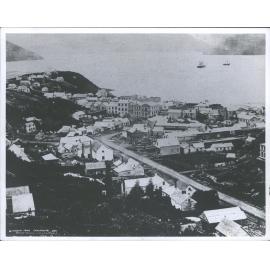 Maclaggan St in Foreground