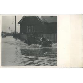 Bridgeman St with old Kensington School in flood