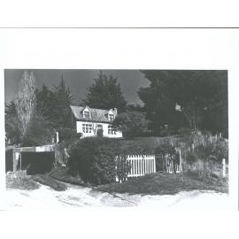 House in Riverside Road "Diamond Crossing"