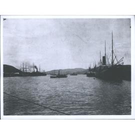 A view of Dunedin Shipping from the Cross Wharf. On the right S.S. & A. Co "Kumara',and  lower down U.S.S.Co 'Tarawera' and 'Mou