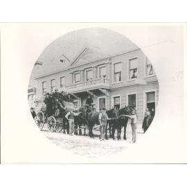 Cobbs coach at Commercial Hotel