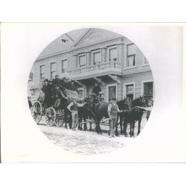 Cobb & Co Coach at Commercial Hotel