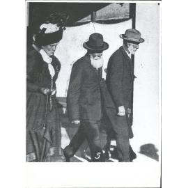 Street scene 3 persons