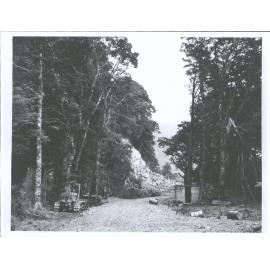 Roadworks near Halfway Bluff