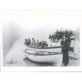 Crew & boats from [Waihola?]