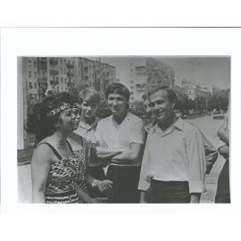 Some actresses of the N.Z. Maori Theatre having a talk with young people from Kiev during the tour in the Ukrainian capital .