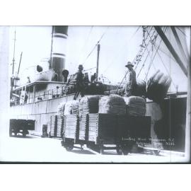Loading Wool, Wanganui, N.Z.