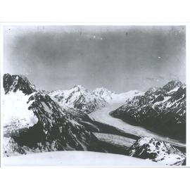 Looking up Tasman Glacier from Ball Pass
