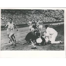 Doug Harris NZ lying 3rd in 800 metre