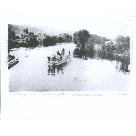 "Tourist boat leaving for Pipiriki"