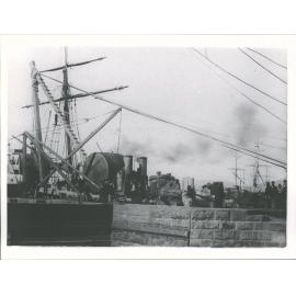 Ovalau discharging ballast & engines for Wakatipu