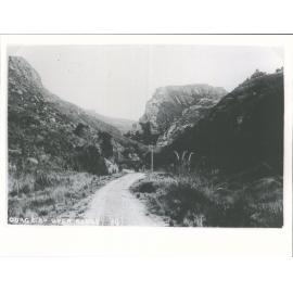 Trotters Gorge - Road over Range