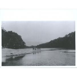 Unidentified group by the Waiau River