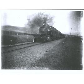 Train nearing Ashburton bridge going south