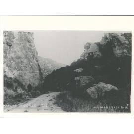 Main road to Gorge, Old Man's Face Rock