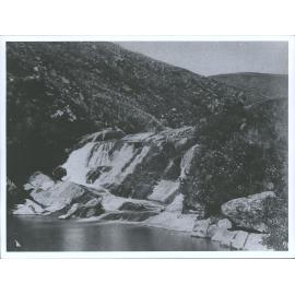 Popotunoa Falls, near the public road