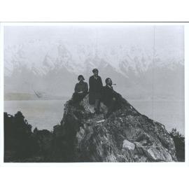 Portraits unidentified