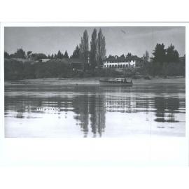 Lake Wanaka with Wanaka Hotel in background