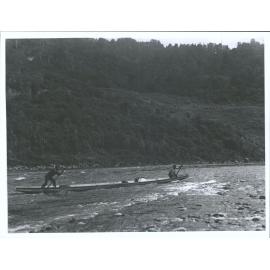 Maori canoeing on the Wanganui River