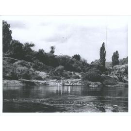 Approaching Pipikiri with old river boat "Ongarve" tied up