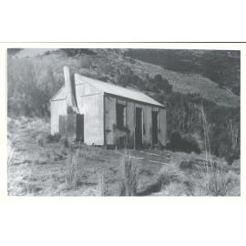 Polite hut on Waikouaiti River on route to the Yellow hut from gate