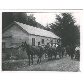 Welcome Home Hotel, Long Gully