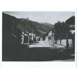 Buckingham Street, the main road in Arrowtown