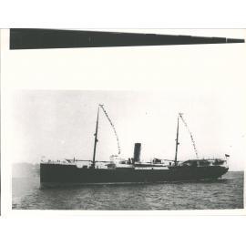 SS Waikare leaving Dunedin wharf on Thursday Dec 30th 1910.