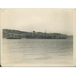 Wingatui with Tug Dunedin and Dredge 222 in attendance