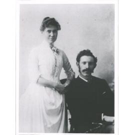 DODDS - Nicholas + Christine (nee Binnie) Nick Dodds was the Chemist in Port Chalmers