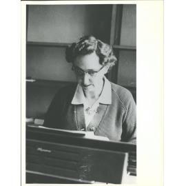 Dallas, Ruth moving into the Burns Fellow room