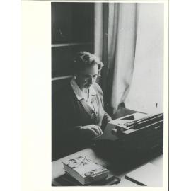 Dallas, Ruth, moving into the Burns fellow room