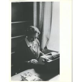 Dallas, Ruth moving into the Burns fellow room