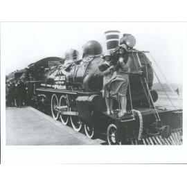 McMillan, Thelma & lady-in-waiting Isobal Wilson (Miss New Zealand 1926) on engine AB724 [? Oamaru Reg Station]