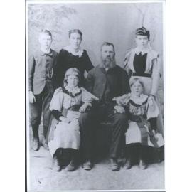 Mainland family Waikawa