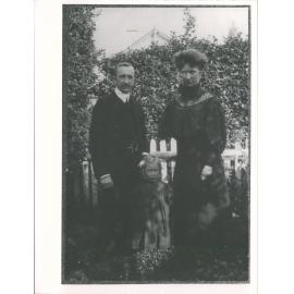 PEAKE, George & Margaret & Peggy Emerson of Leith St (brother & sister)