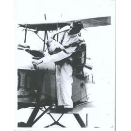 ZK - ADE De Havilland DH 606 Gypsy Moth parachutist