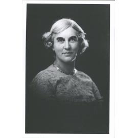 Siedeberg - McKinnon Dr Emily