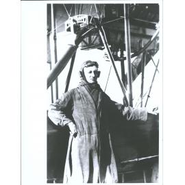 Noted NZ aviator, trained pilots in Auckland for service in RAF, Post World War.